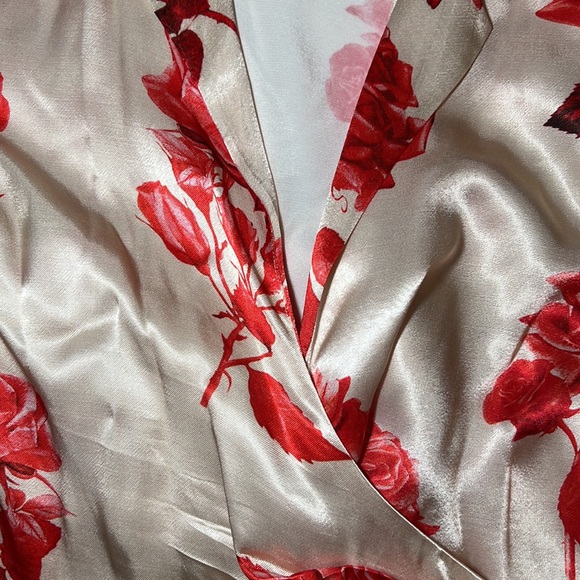 Meshki Rose Print Satin Wrap Top Size Small - Picture 7 of 10